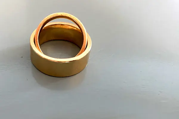 Zwei goldene Eheringe