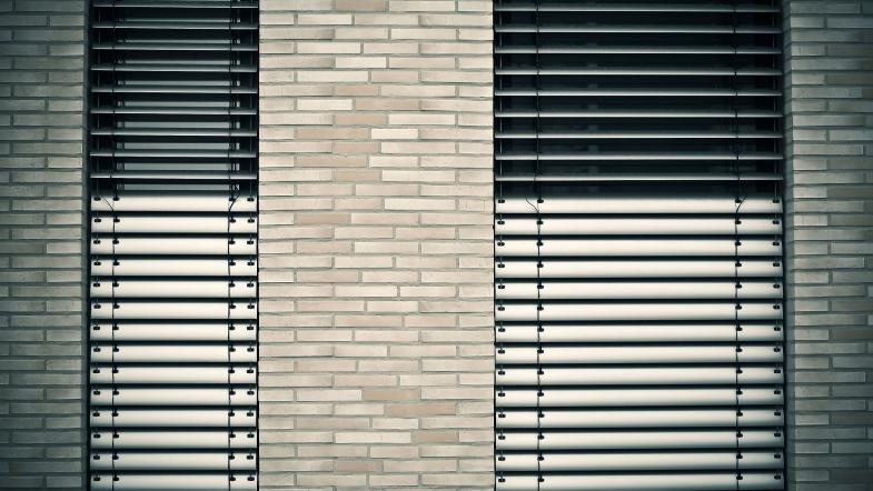 Jalousien außen am Fenster