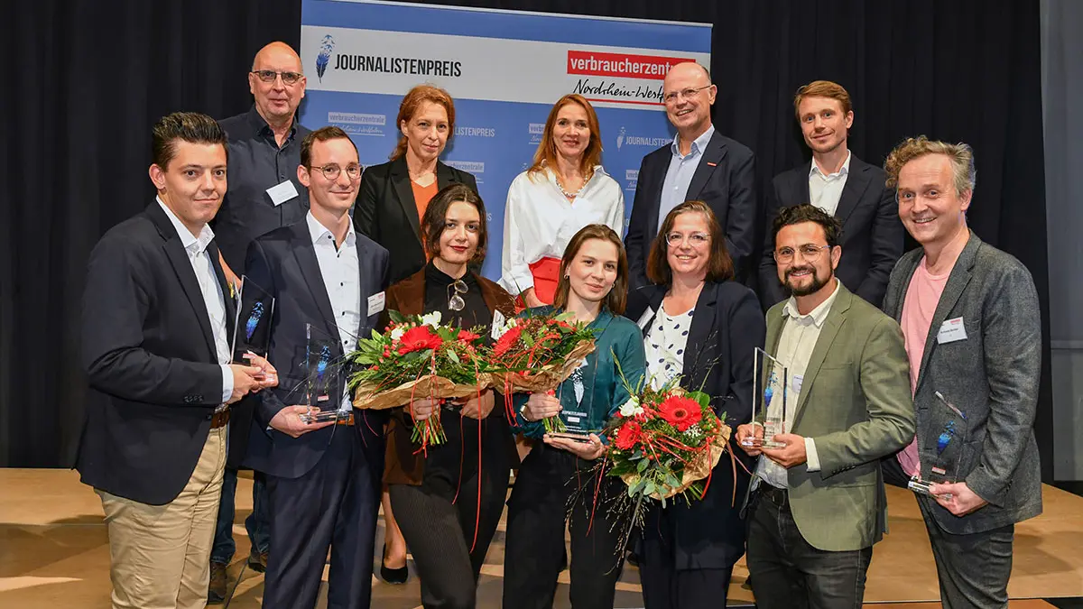 Gruppenbild mit allen Gewinnern und Jury