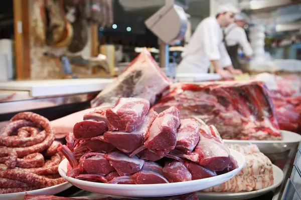 Fleisch an der Metzgertheke