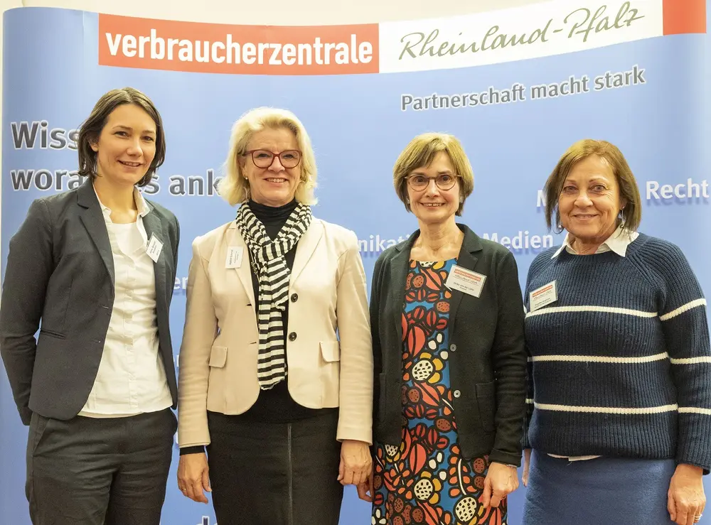 Vier Faruen im Portrait.