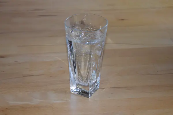 Glas Wasser
