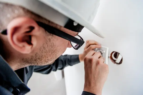 Handwerker: Vor Auftrag Ärger vermeiden