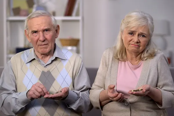 Senior*innen ärgern sich über zu wenig gezahlte Zinsen