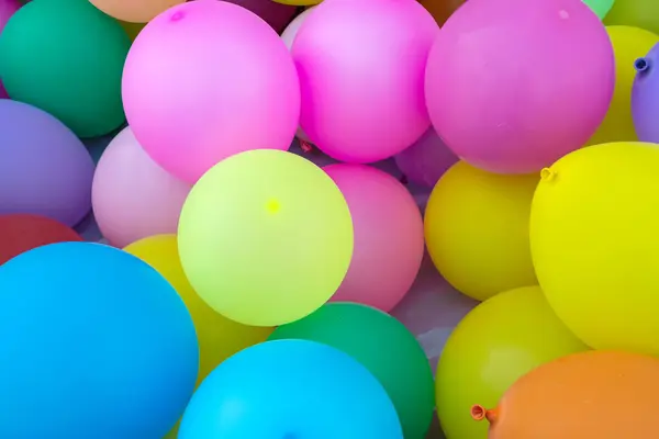 viele bunte Luftballons