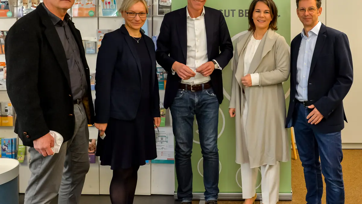 Besuch Annalena Baerbock in der VZB Gruppenbild (c) Karla Fritze