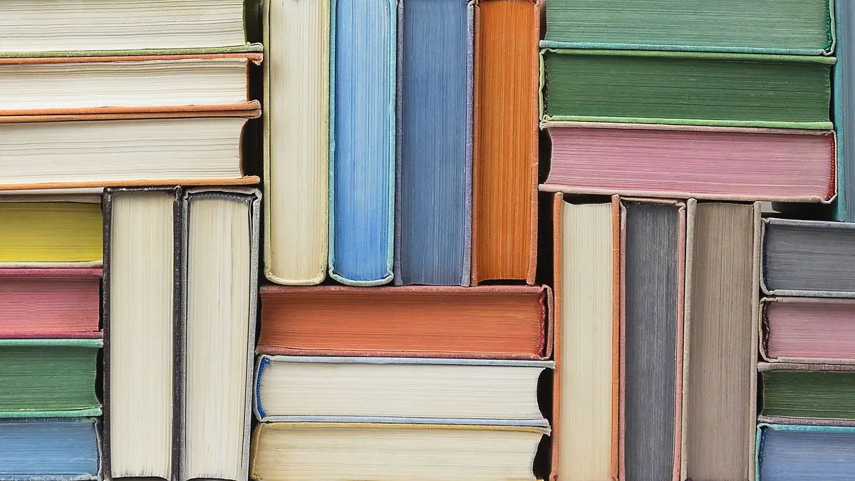 Bücherstapel bunt