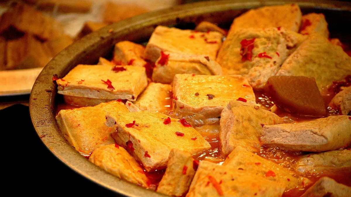Gericht aus eingelegtem Tofu
