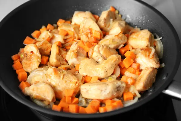 Hähnchenpfanne mit Karotten