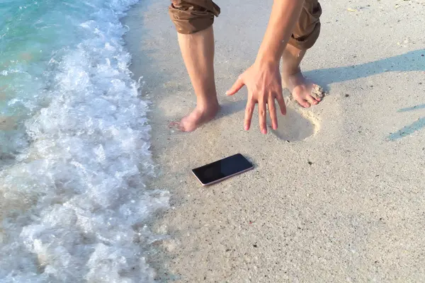 Wasserschaden, Handy, Sommerezeit, Versicherung