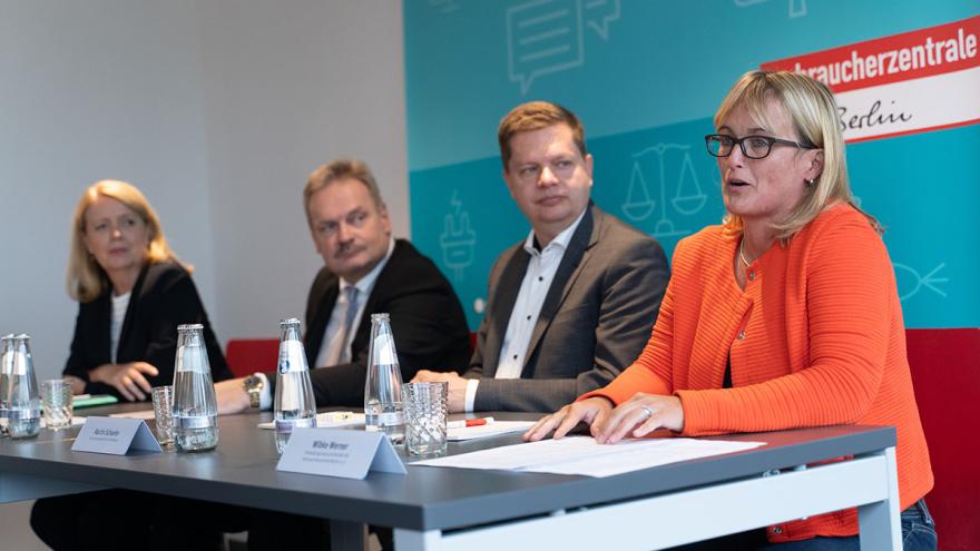 Wibke Werner neben den anderen Rednern bei der Eröffnungsfeier