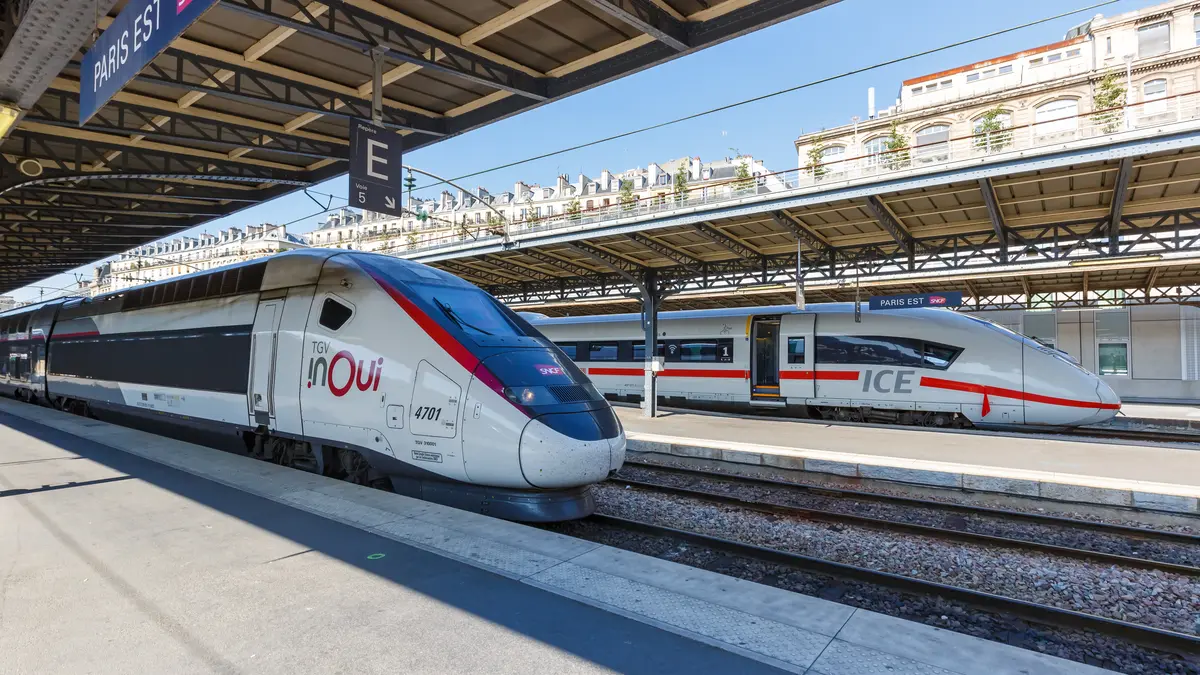 TGV und ICE am Bahnhof Paris Ost.