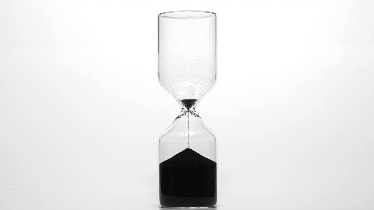 Sanduhr obere Hälfte fast leer