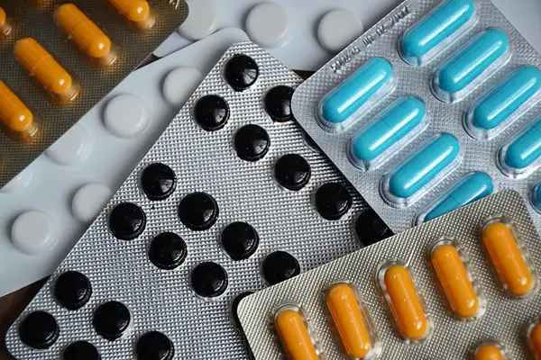Tabletten und Pillen in Blister (Medikamente)