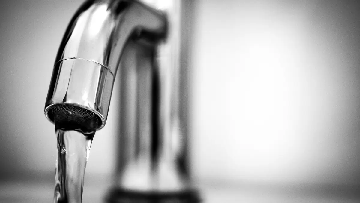 laufender Wasserhahn