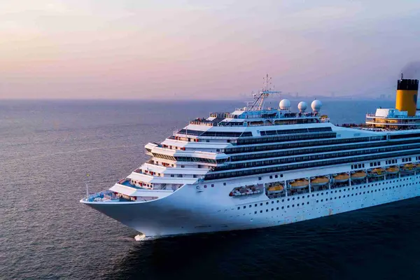 Kreuzfahrtschiff auf See