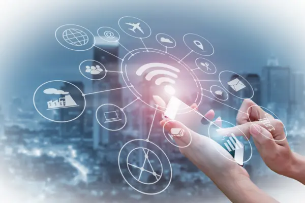 Digitales Hintergrund mit Handy in der Hand