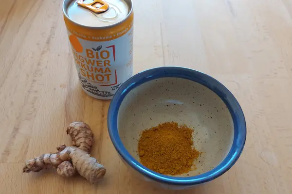 verschiedene Produkte mit Kurkuma