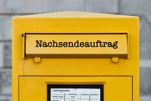 Briefkasten mit Nachsendeauftrag