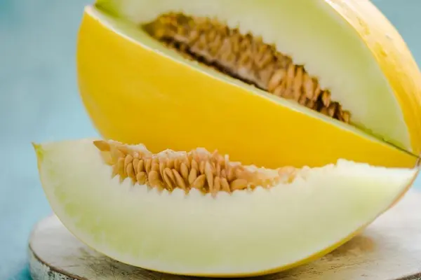 Aufgeschnittene gelbe Honigmelone