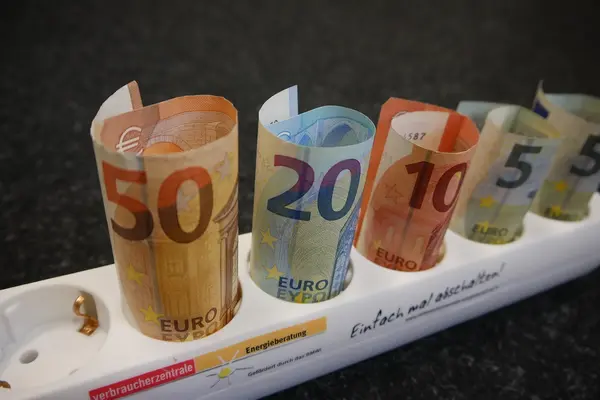 Alle Jahre wieder: Strompreiserhöhung.