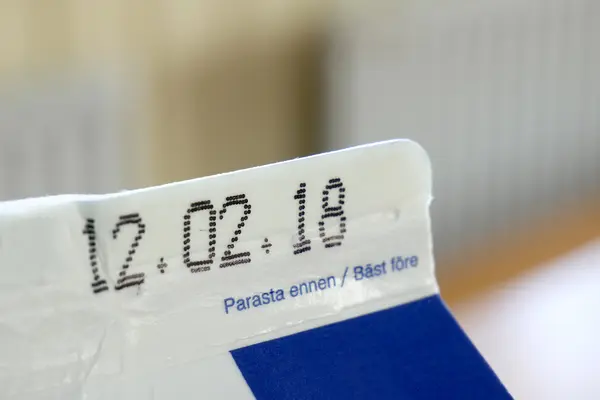 Mindesthaltbarkeitsdatum auf einer Milchtüte
