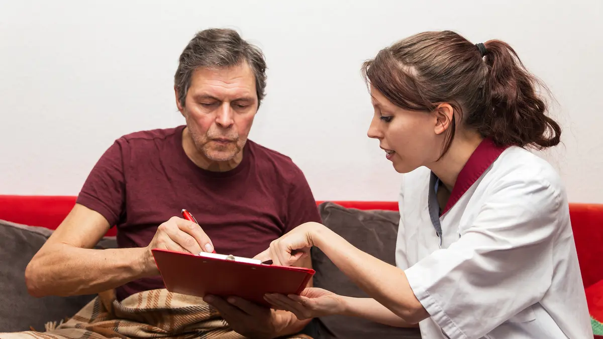 Pflegerin mit Patient