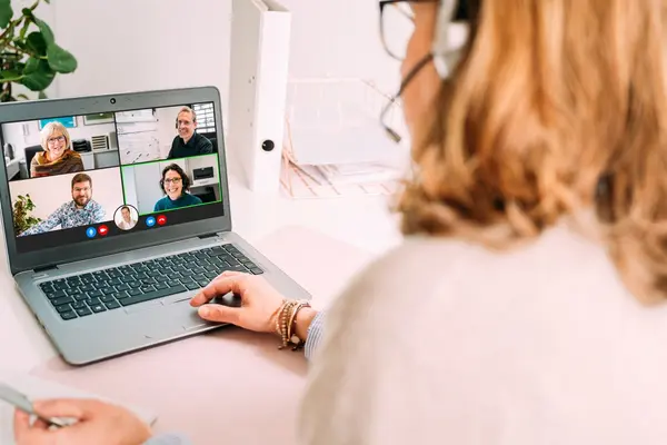 Smart Surfer Darstellung einer Videokonferenz