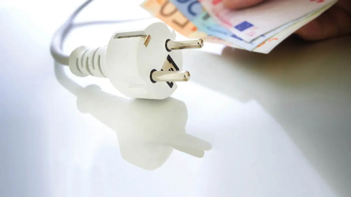 Kabel und Geldscheine
