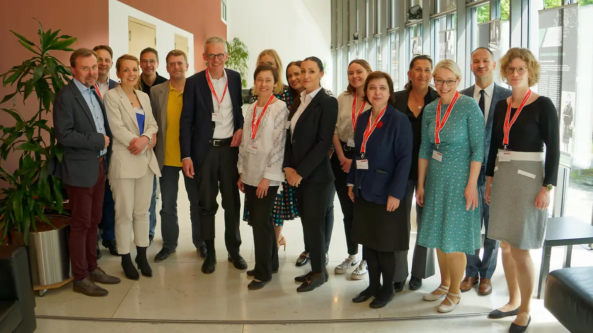 Einige Teilnehmer:innen der Konferenz_(c)_Uwe Tuchen_VZB