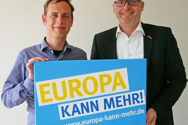 Dr. Patrick Breyer, Spitzenkandidat der Piratenpartei für Europa und VZSH-Vorstand Stefan Bock (von links). Foto: VZSH