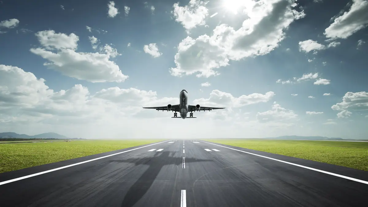 Start eines Flugzeug an einem Flughafen