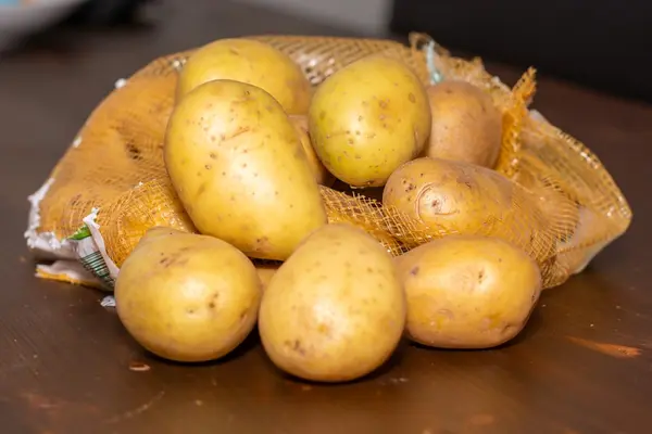 Kartoffeln auf dem Tisch