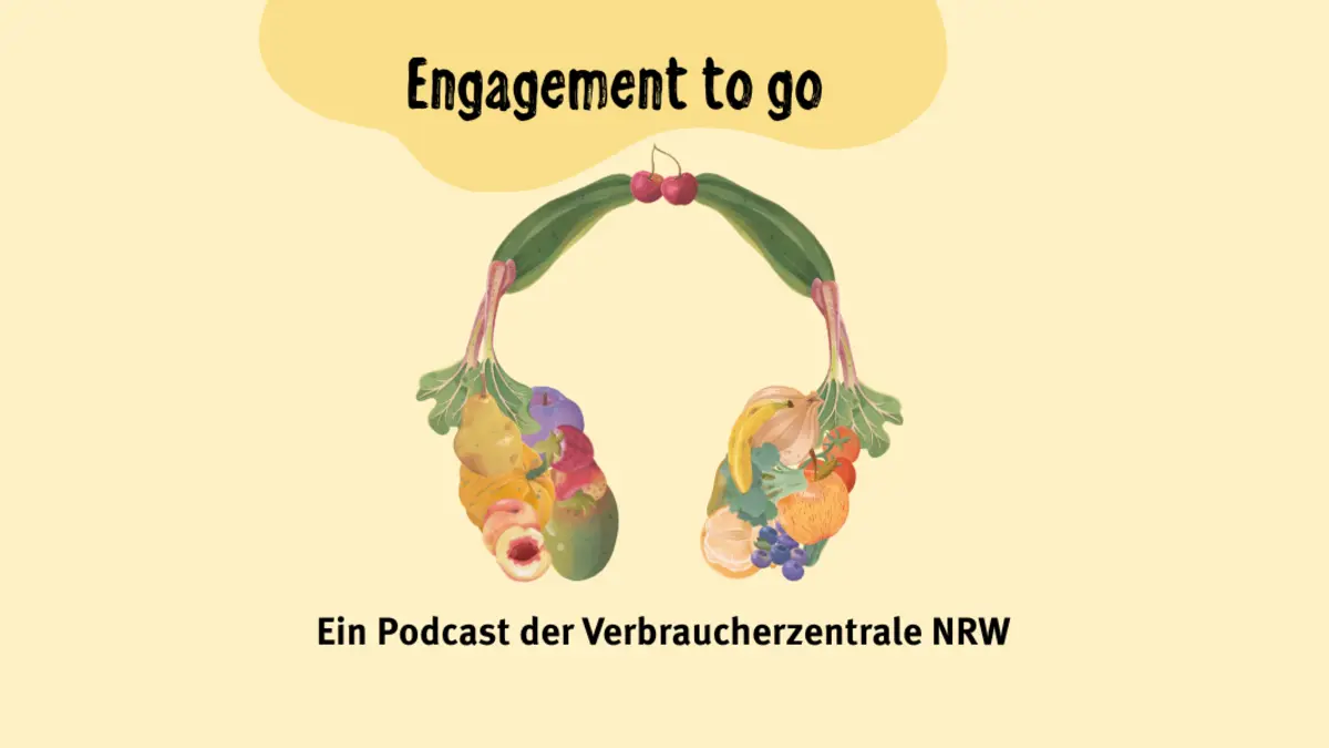 Kopfhörer aus Obst-Illustrationen, darüber der Schriftzug "Engagement to go", darunter der Schriftzug "Ein Podcast der Verbraucherzentrale NRW"