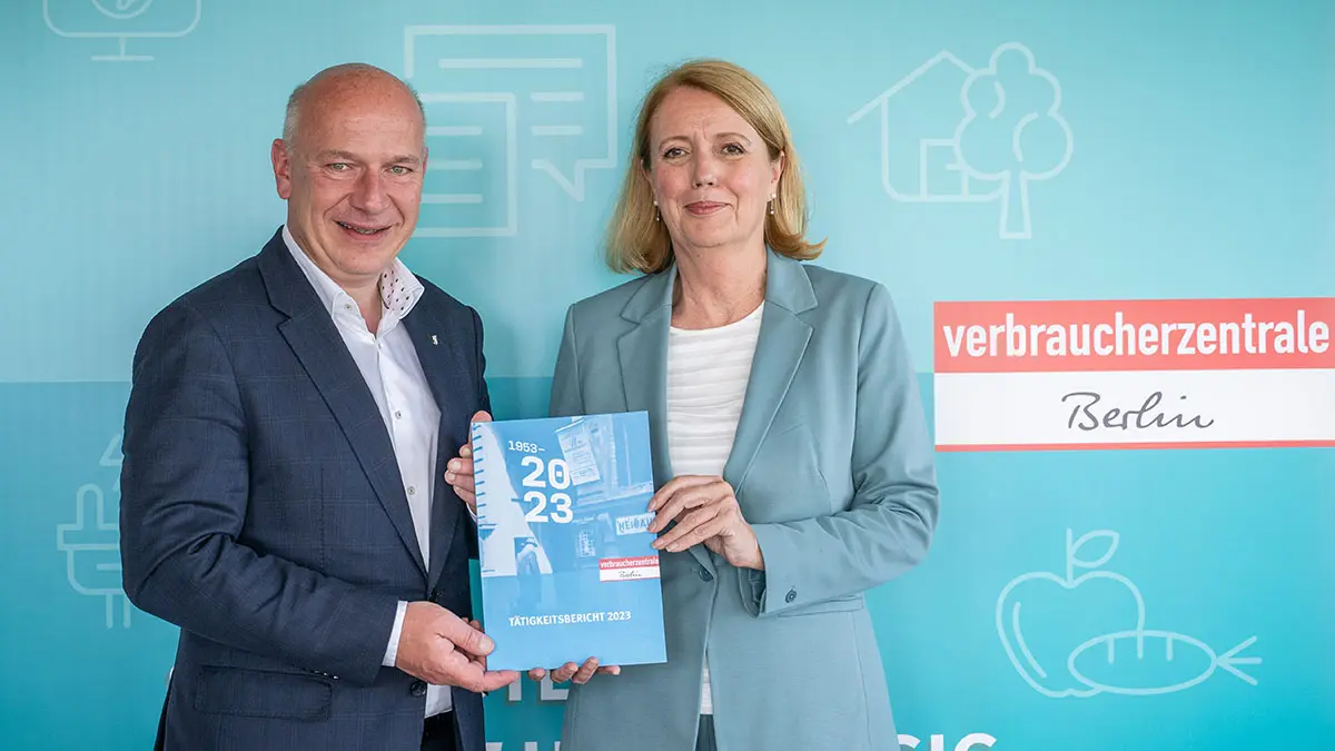Vorstand Dörte Elß übergibt Tätigkeitsbericht an Regierenden Bürgermeister Kai Wegner 