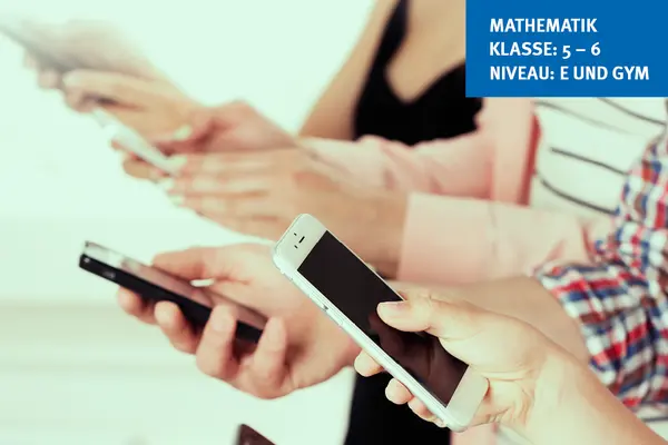Menschen mit Smartphones