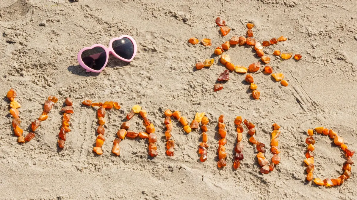 Ein Strand mit dem Schriftzug Vitamin D