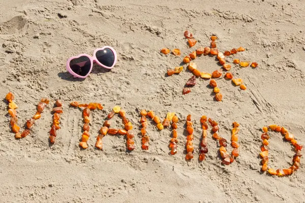 Ein Strand mit dem Schriftzug Vitamin D