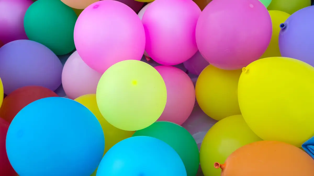 viele bunte Luftballons