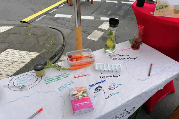 Aktionsstand beim Strassenland Köln mit Resteverwertungstipps