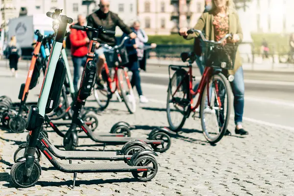 E-Scooter und Fahrräder