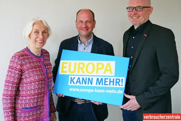 VZSH-Vorstand Stefan Bock, CDU-Kandidat Niclas Herbst, stellvertretender VZSH-Vorstand Margrit Hintz (von rechts). Foto: VZSH