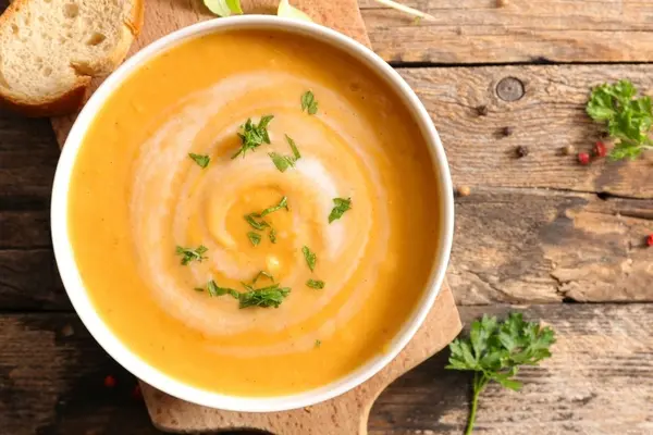 Ein Schale Kürbissuppe