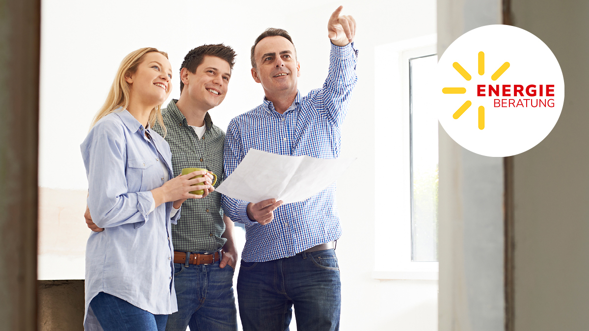 Energieberatung mit Berater und jungem Paar Quelle: Speed King/Shutterstock.com