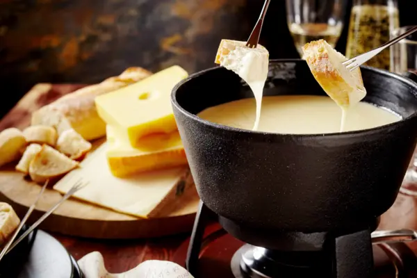 Käsestücke und Käsefondue