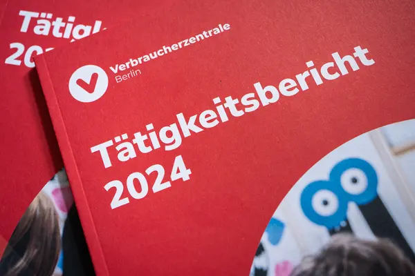 Titel des Tätigkeitsberichtes 2024 der Verbraucherzentrale Berlin