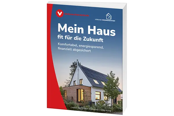 Saniertes Haus im Abendlicht