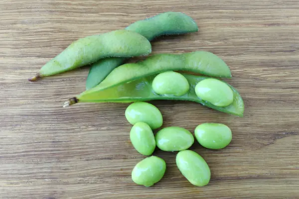 Edamame auf dem Tisch