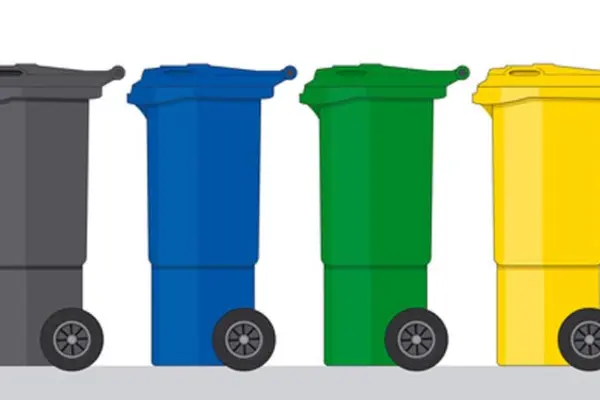 Mülltonnen in verschiedenen Farben