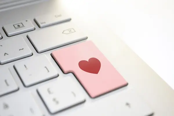 Eine Tastatur mit Herztaste